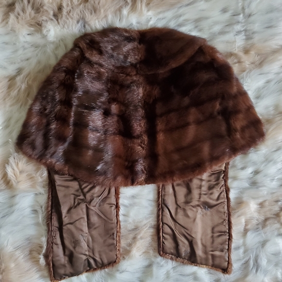 Vintage Fur Shawl - Picture 4 of 4